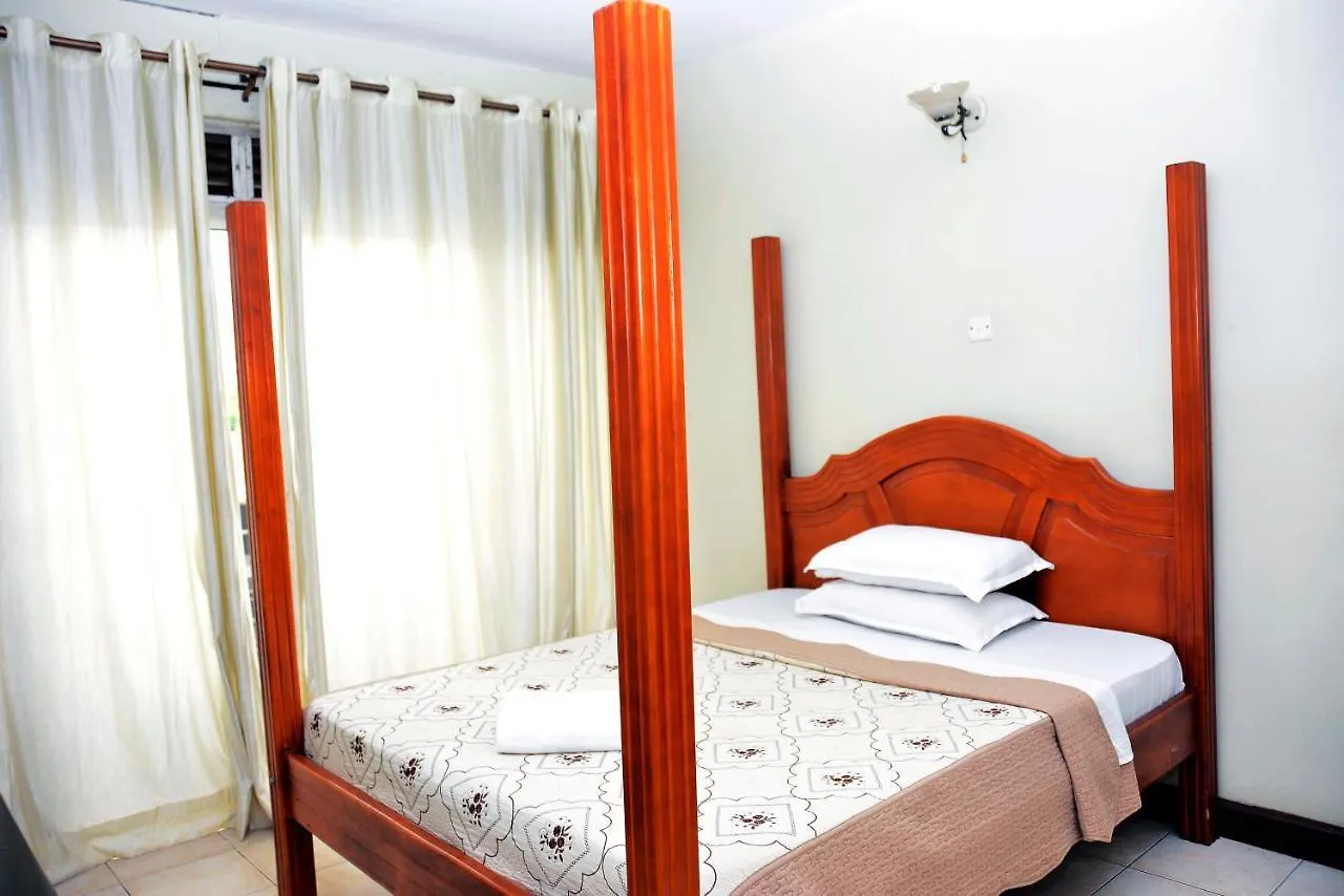 Shumuk Hotel And Apartments كامبالا