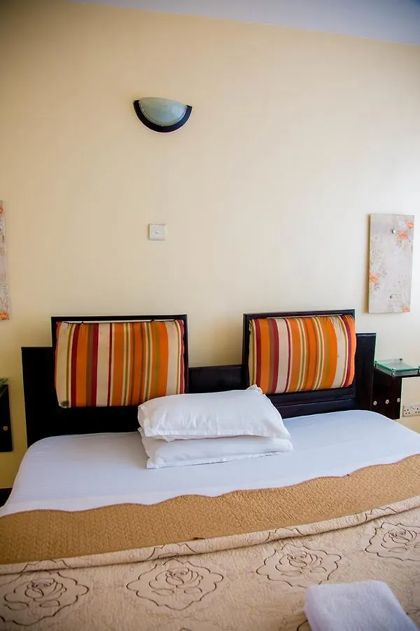 Shumuk Hotel And Apartments كامبالا 0*,